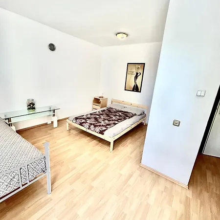 Apartment Anybody *